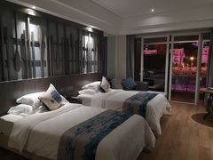 -皇马海口湾海景酒店(万绿园秀英港店)