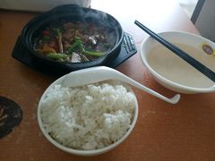 -杨铭宇黄焖鸡(新华路店)