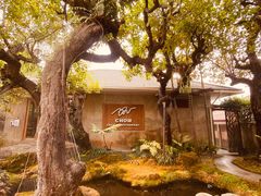 -Chom Cafe and Restaurant