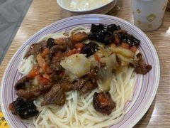 -歹歹的加个面过油肉拌面