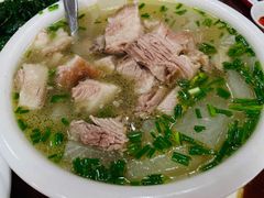 萝卜炖肘子-荣生萝卜汤饭店