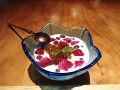 桃胶水果酸奶杯-POKEE VIA&Brunch·维娅(重庆来福士店)