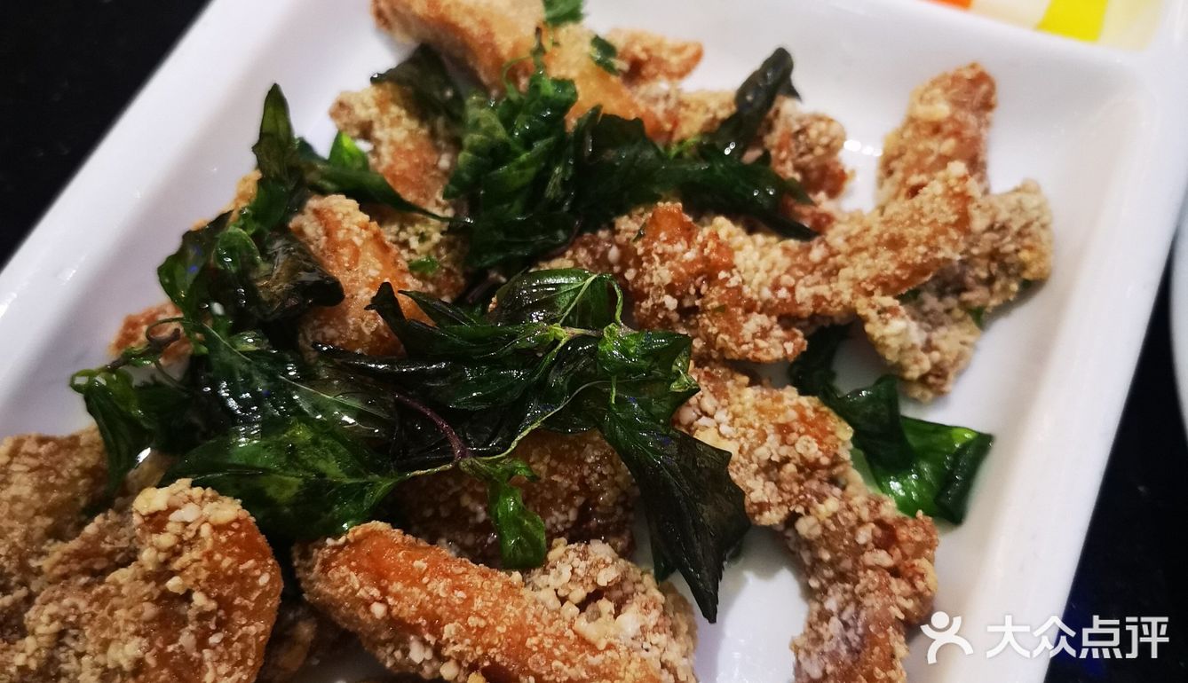 中午就餐人不多，环境不错 喜欢台式盐酥鸡