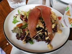 烟熏三文鱼色拉-YUE·6·西式融合餐厅(外滩六号店)