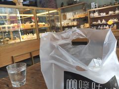 面包甜点陈列柜-啊噗吐呦现场烘焙(麦凯乐店)