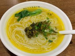 酸汤米线-甲乙饼·北京手工肉饼(西直门凯德茂店)