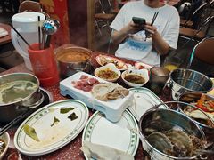 -四囍码头海鲜烧烤自助火锅(外滩南京东路悦荟广场店)