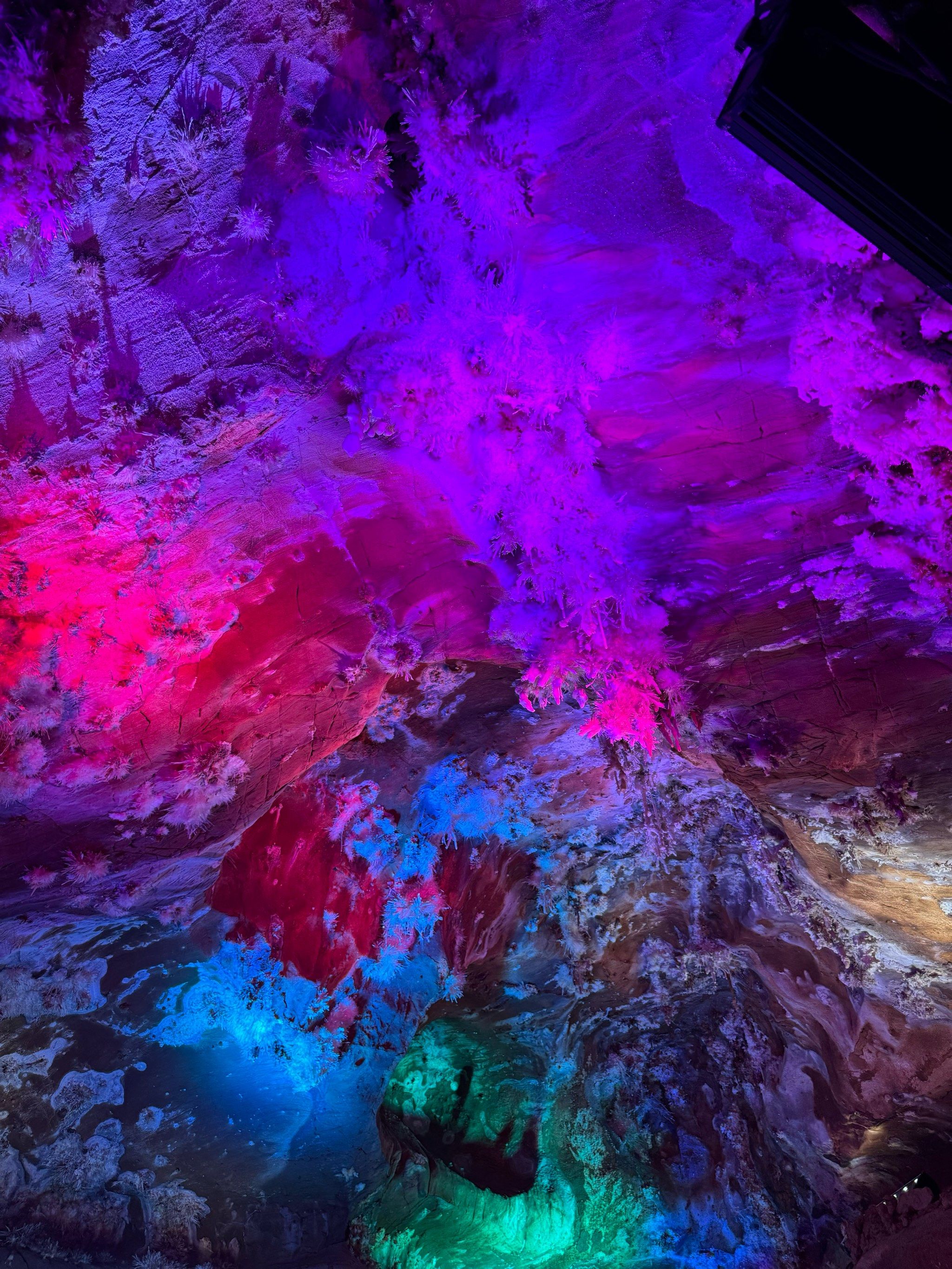 溶洞自然好风光  蟠龙洞作为3a 景区,平台买票平日30一位,儿童20椅换