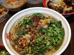 张飞牛肉粉-爆炸头阿姨小四川正宗川味小吃(无任何分店)
