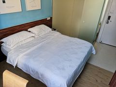 -卡罗酒店(东门晒布地铁站店)