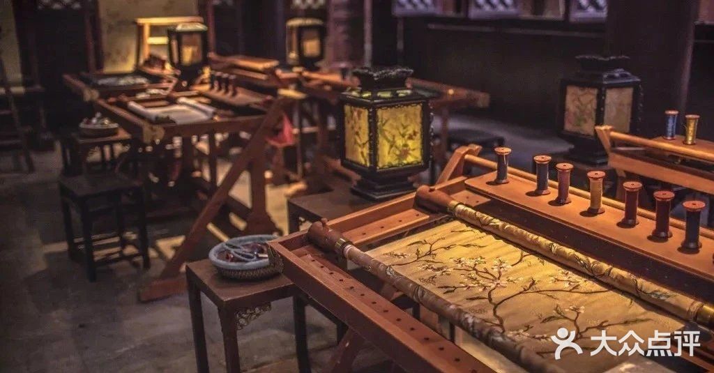 戏服中“京绣”  1⃣  惊艳了观众的“视界”