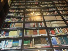 -钟书阁(松江泰晤士小镇店)