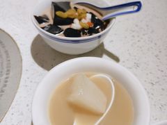 每日糖水-肥仔文澳门猪骨煲(南京西路店)