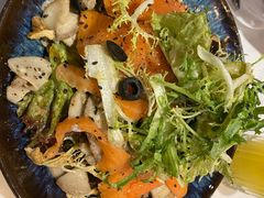 烟熏三文鱼杂菌沙拉-BE BRIGHT KITCHEN(正佳广场店)