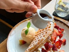 -ROAST coffee & eatery