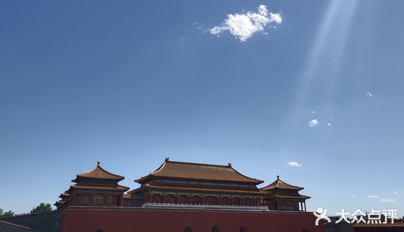 故宫的云，都是神兽化身的吧[调皮][糖果][加油]