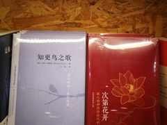 -新华里咖啡书吧(新华书店小寨店)