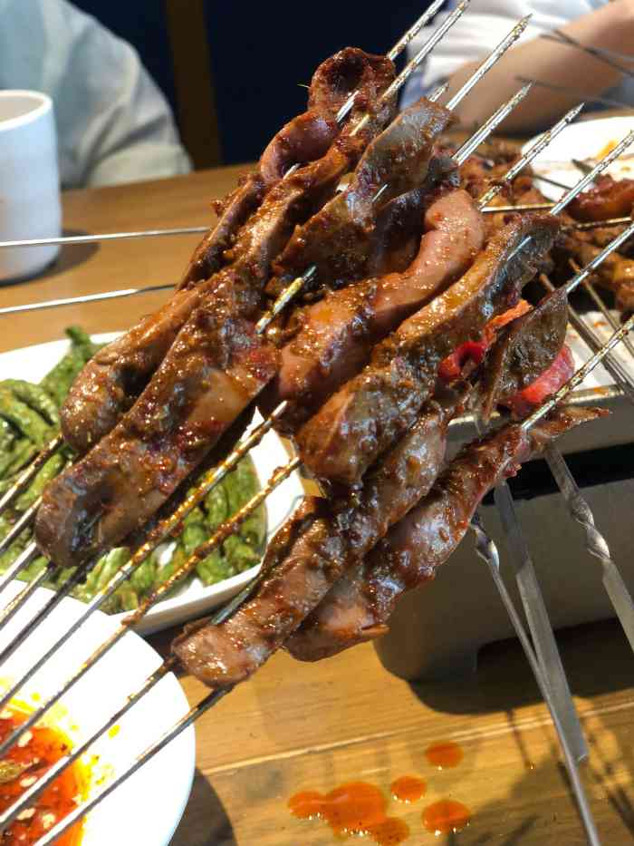 小杨烤肉(西影路店)-"[薄荷]环境:时尚大气,宽敞明亮,干净.