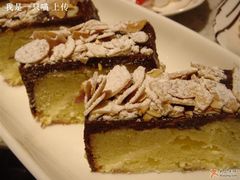 烤杏仁片蛋糕-北京饭店诺金-东33餐厅