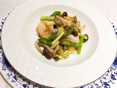 蟹味菇芦笋炒海虾球-Yan Ting 宴庭中餐厅(上海静安瑞吉酒店)