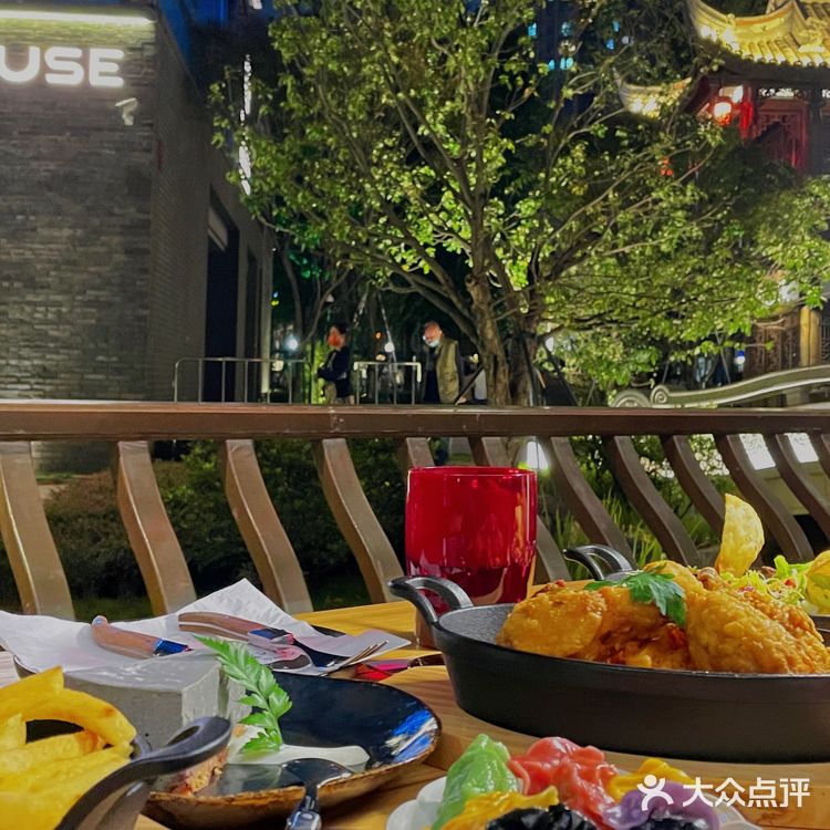 开到成都的鹅岛，精酿餐酒吧天花板！