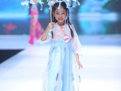 -翎秀服装模特