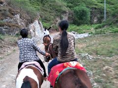 -百里峡七彩艺术小镇