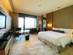 -上海滴水湖皇冠假日酒店