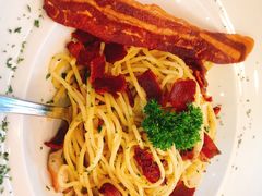 -Chom Cafe and Restaurant