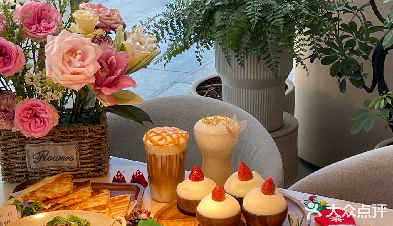 圣诞树下的甜蜜食光