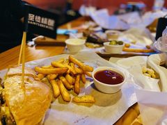 -圣徒精酿美式餐厅saints brewing(裕华万达步行街店)