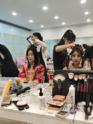 -小乐化妆美甲半永久培训学校