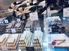 -VENCHI 闻绮(北京国贸商城店)