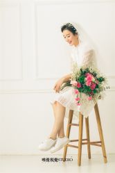 俏皮可爱-巴黎婚纱摄影工作室