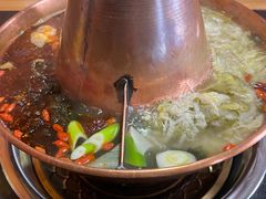 -果松木炭酸菜铜火锅·外婆参鸡汤