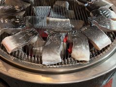 -围炉肉舍•炭烤活鳗•丹东海鲜烤肉(步行街店)