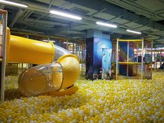 游乐设施-湖景温泉