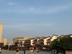 -巴陵广场