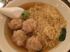 鲜虾云吞面-筷子
