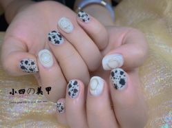 -小四撸猫美甲咖