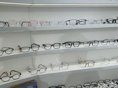 -美式眼镜·授权蔡司.依视路.尼康.豪雅.明月(南翔印象城店)