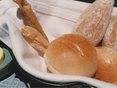 -弦月窗LUNETTE BY AMANDA(复兴路店)