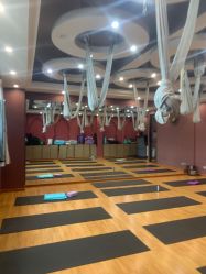 -威思丽高温瑜伽会馆