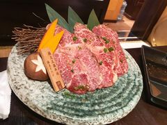-山川小町·极番烧肉(新地假日广场店)