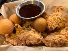 无骨炸鸡配芝士球-包装马车·韩国料理·포장마차