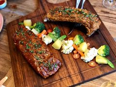 迷迭香烤羊脊排配时蔬-SISTERS BAR RESTAURANT川意酒馆(嘉善老市H楼店)