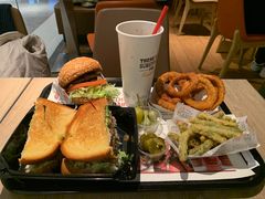 -The Habit Burger Grill 哈比特汉堡(复兴soho店)