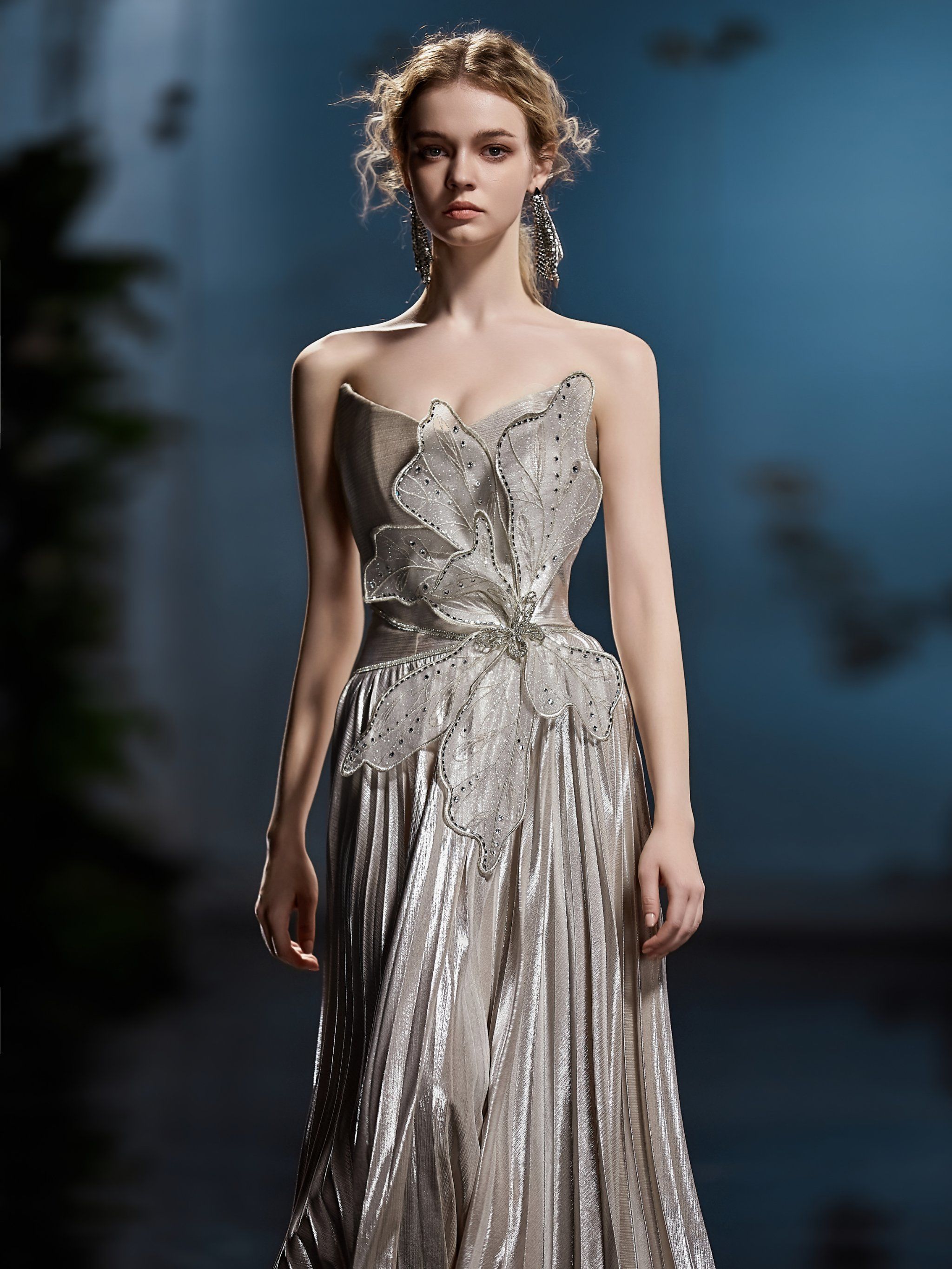 时尚大气于一身的银色礼服/北京