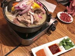 手抓羊肉-阿里家·新疆烤肉酒場 by MIG