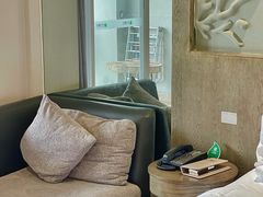 -皇马海口湾海景酒店(万绿园秀英港店)